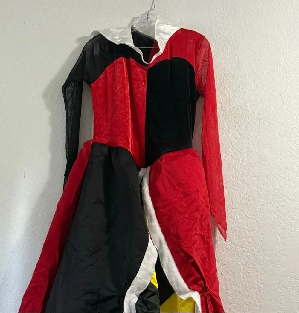 Disney Alice in Wonderland Queen Of Hearts Deluxe Adult Costume M